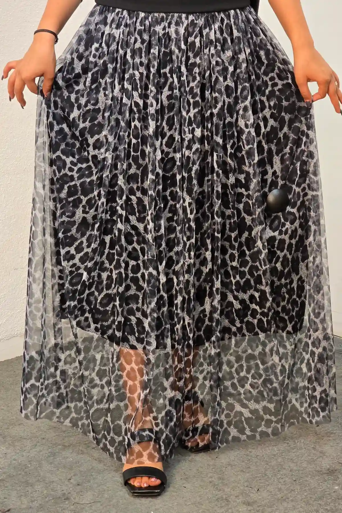 دامن تور طرحدار بلند سفید